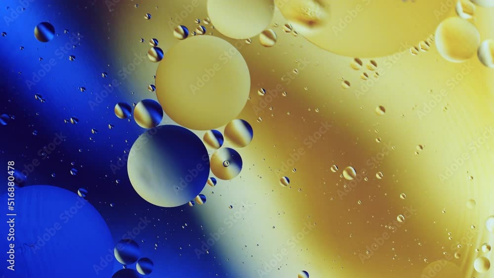 Poster real close up oil bubbles in water rotation with color gradient abstract mixing background.