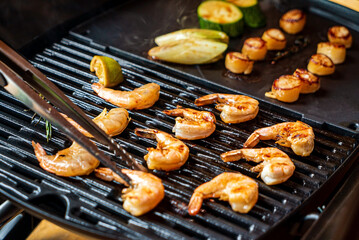 grilled shrimps with herbs and lime