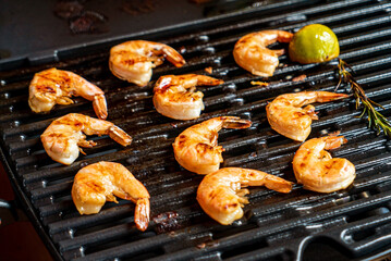 grilled shrimps with herbs and lime