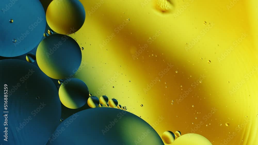Poster real close up oil bubbles in water rotation with color gradient abstract mixing background.