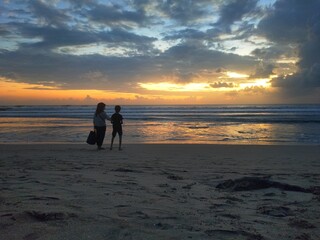Naklejka premium Silhouette photo with sunset on Kuta beach Bali
