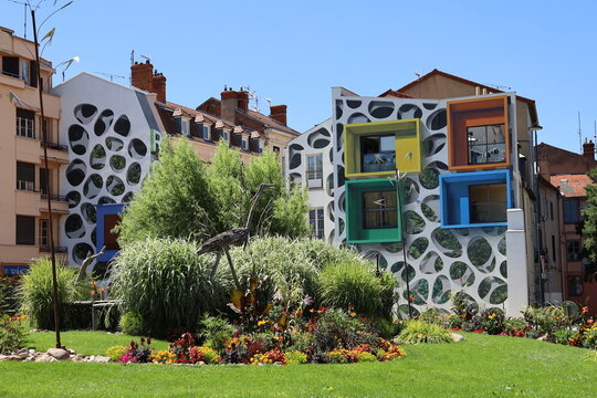 Batiment typique, vue de l'ext&eacute;rieur, ville de Roanne, d&eacute;partement de la Loire, France