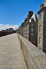 Fototapeta premium Sur les remparts de Saint-Malo (Ille-et-Vilaine)