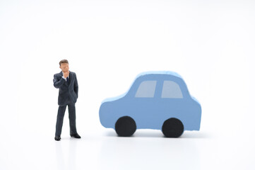 自動車購入を考える男性　