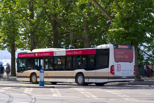 White and brown Zolliker bus line 916 at Bellevue Square on a sunny summer day. Photo taken June 19th, 2022, Zurich, Switzerland.