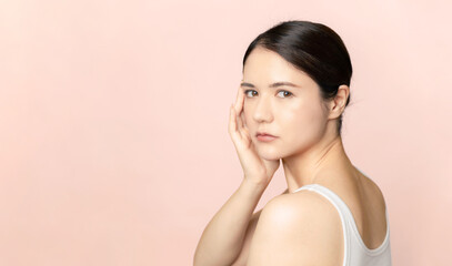  女性のスキンケアイメージ