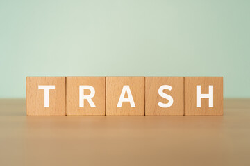 ゴミ・くずのイメージ｜「TRASH」と書かれたブロック
