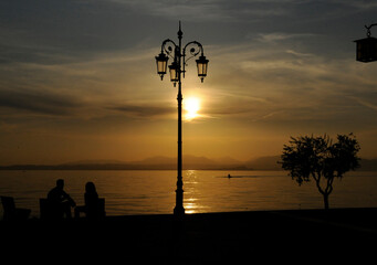 Lazise bei Nacht