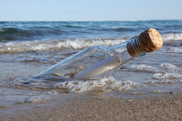 Obraz premium Flaschenpost an der Ostseeküste