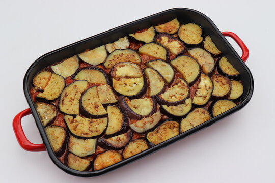 Auberginenauflauf. Moussaka Gem&uuml;seauflauf.