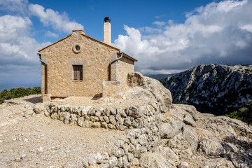 Fototapeta na wymiar refugio de es Puig de Sa Talaia Vella, 868 metros, municipio de Valldemossa, Mallorca, balearic islands, Spain
