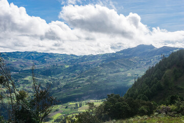 Fototapeta na wymiar montañas colombianas verde