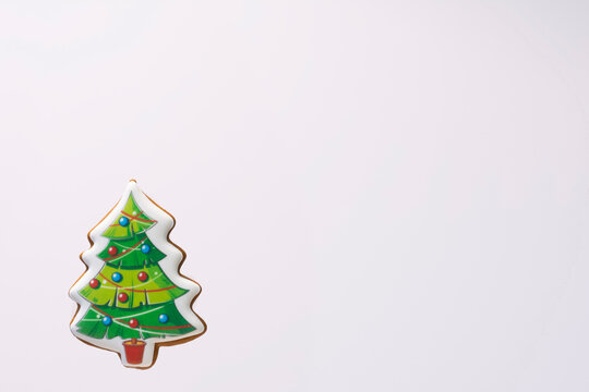 Gingerbread cookies christmas tree christmas background mockup copy space