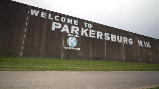 Sign in Point Park welcoming visitors to Parkersburg, WV.