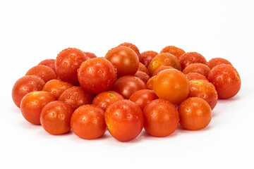 Fresh cherry tomatoes, organic cherry tomatoes, cherry tomatoes isolated, cherry tomatoes in white background, cherry tomatoes red, cherry tomatoes box, macro cherry tomatoes, cherry tomatoes cut out