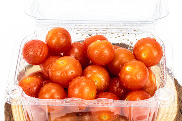 Fresh cherry tomatoes, organic cherry tomatoes, cherry tomatoes isolated, cherry tomatoes in white background, cherry tomatoes red, cherry tomatoes box, macro cherry tomatoes, cherry tomatoes cut out