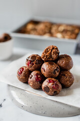 Boules d'énergie, chocolat et canneberge