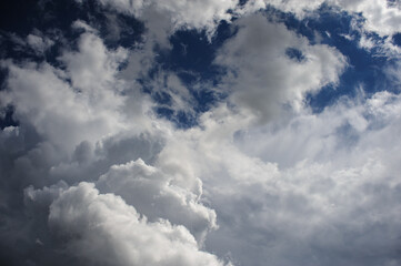 Fototapeta na wymiar Natural background of white cumulus clouds on blue sky 