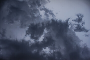 Obraz premium Scenic shot of dramatic sky with rainy clouds, natural backdrop 