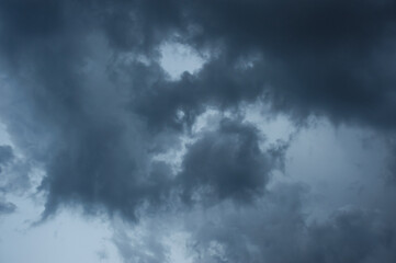 Obraz premium Scenic shot of dramatic sky with rainy clouds, natural backdrop 