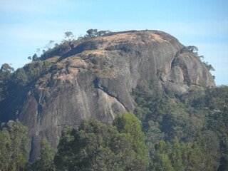 Pedra Maria Antônia para chegar ate seu cume é necessário realizar uma caminhada  de 40 minutos, mas sua beleza compensa.