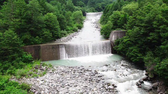 山奥の砂防ダム　日本　山　川　ダム　土砂災害防止
