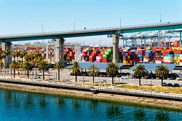 Containers in San Pedro Harbor - obrazy, fototapety, plakaty