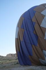 Obraz premium Hot air balloon landed on empty area in Cappadocia, Turkey. Copy space area. 