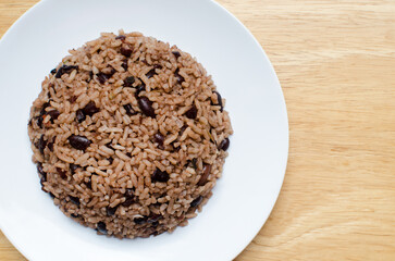 Gallopinto is a traditional Nicaraguan dish made with rice and red beans as main ingredients. Other ingredients that are used as condiments are onion, garlic, bay leaf, black pepper, and chiltoma 
