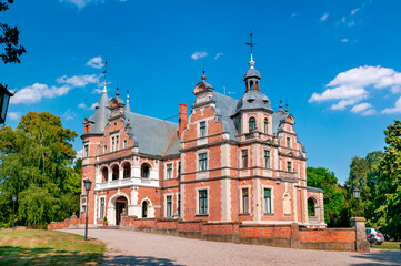 Fototapeta na wymiar Palace in Kobylniki