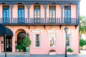 Fototapeta premium Charleston South Carolina pink and black building