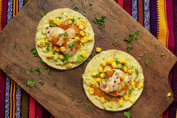 TOSTADA DE POLLO Y GUACAMOL