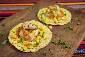 TOSTADA POLLO GUACAMOL