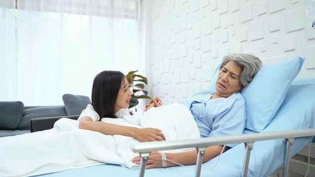 Elderly female patient lies unconscious in bed in the patient's room. Her daughter cried out in sorrow. When the mother's condition worsens.