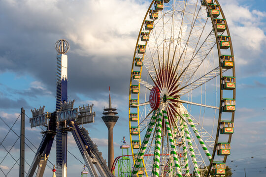 Rheinkirmes Images – Browse 231 Stock Photos, Vectors, and Video ...
