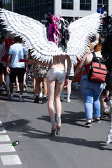 Meschen auf der Parade zum CSD, Christopher Street Day in Köln