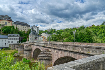 Fototapeta premium Historische Brücke in der Altstadt von Weilburg