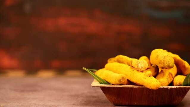 pan move of Dried turmeric are sold as whole or ground food,Turmeric root on close