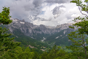 Naklejka premium clouds over the mountains