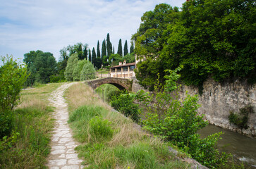 Fototapeta na wymiar Uno dei ponti medievali sulla strada alzaia prima di Pescantina lungo la Via Postumia, cammino che parte da Aquileia e arriva a Genova