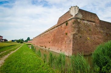 Fototapeta na wymiar La cinta muraria rinascimentale di Sabbioneta, patrimonio Unesco, lungo la Via Postumia, cammino che parte da Aquileia e arriva a Genova