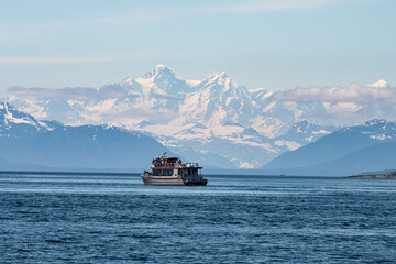 Mit dem Schiff auf Sightseeing Tour in der Glacier Bay, Alaska