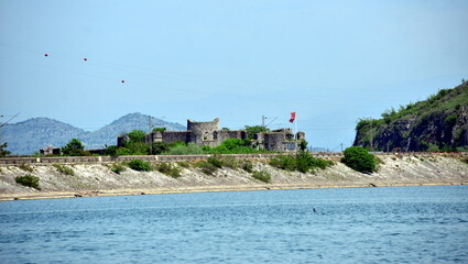  Skadar lake(Montenegro) is the largest lake in the Balkan peninsula.The lake is located on the border between Albania and Montenegro, about 2-3 of the surface belongs to the latter.