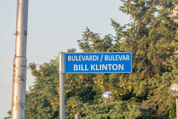Fototapeta premium Bill Clinton Boulevard (Bulevardi Bill Klinton) sign.