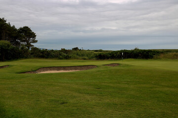 Obraz premium Golf Course Putting Green View at a Country Golf Club