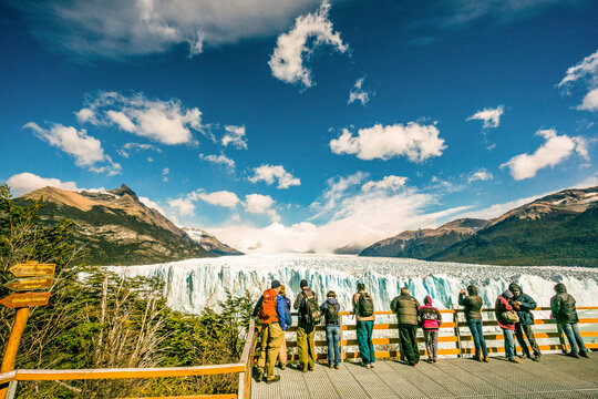 turistas en el primer balcon, glaciar Perito Moreno , Parque Nacional Los Glaciares, departamento Lago Argentino,  provincia de Santa Cruz, republica Argentina,Patagonia, cono sur, South America