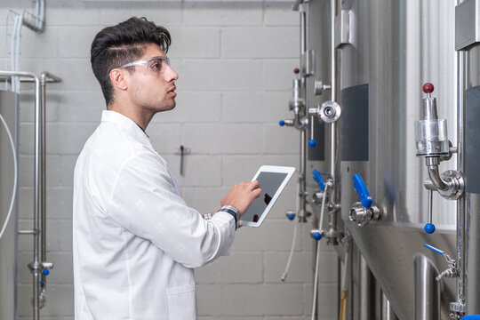 Packaging Machine Operator Images – Browse 6,322 Stock Photos, Vectors ...