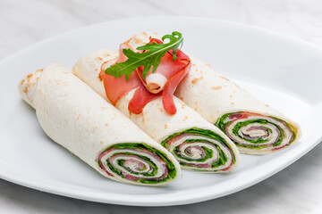 wraps filled with letuce and schwarzwald ham