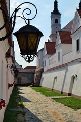 Fototapeta na wymiar Latarnia na ścieżce Klasztoru w Wigrach