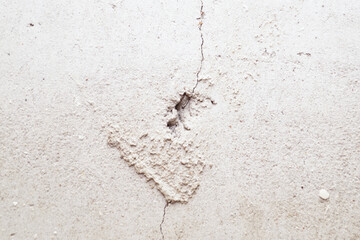 Huge crack in the wall. Apartment renovation.